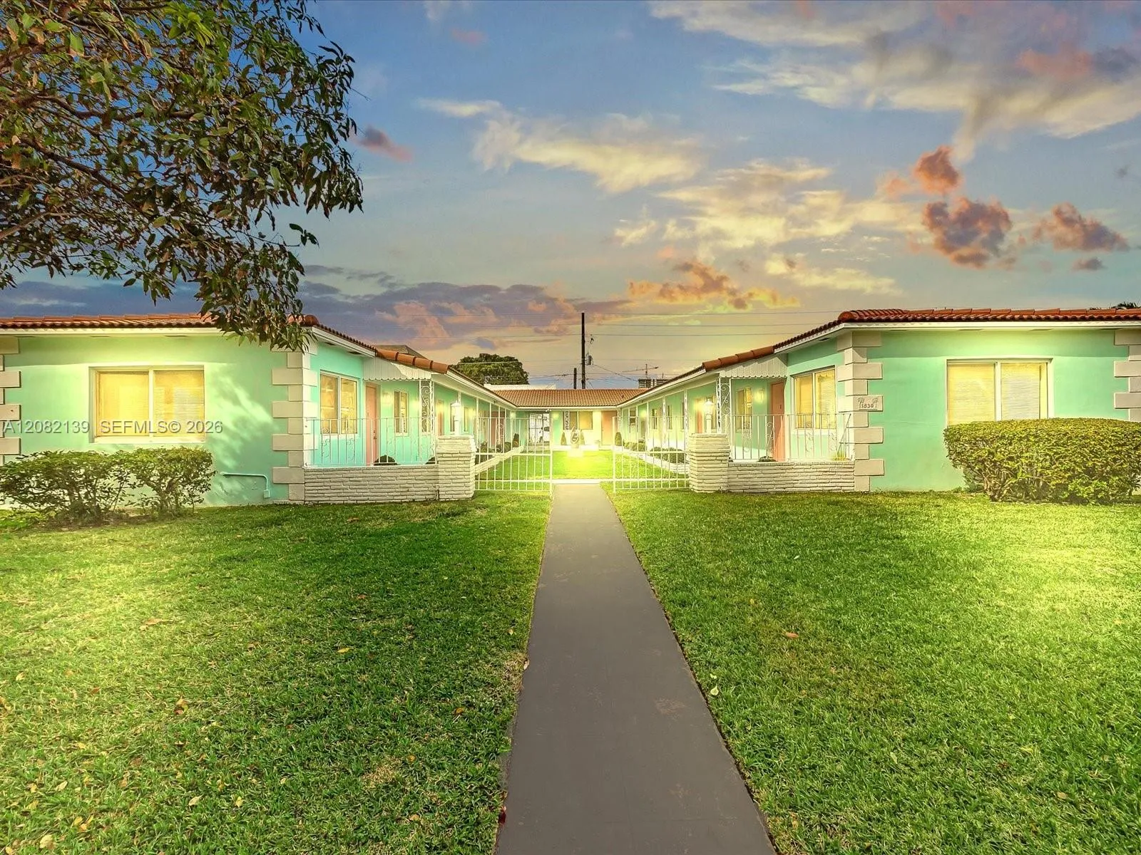 Foto de propiedad en 1839 Funston Street 8, Hollywood, FL 33020 Hollywood con MLS# 