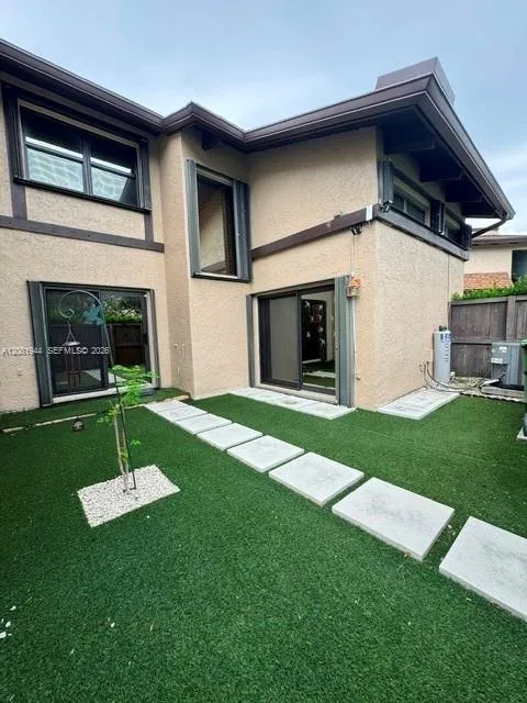 Foto de propiedad en 1840 Bayberry Drive, Pembroke Pines, FL 33024 Pembroke Pines con MLS# 
