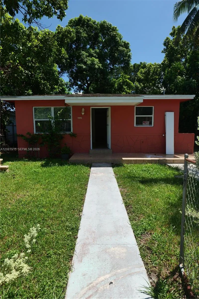 Foto de propiedad en 1840 NW 112th Street, Miami, FL 33167 Miami con MLS# 