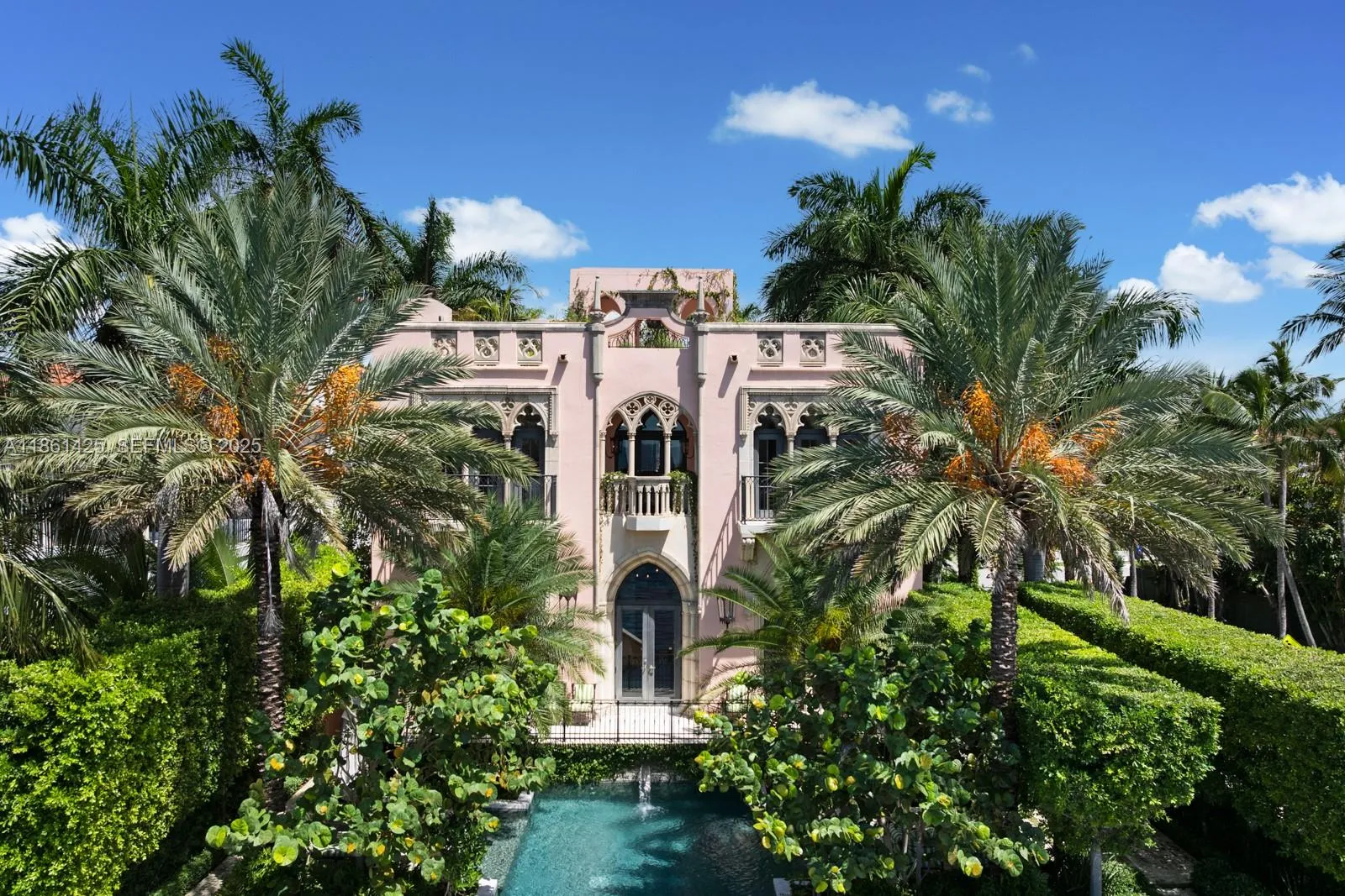 Foto de propiedad en 1840 S Bayshore Lane, Miami, FL 33133 Miami con MLS# 