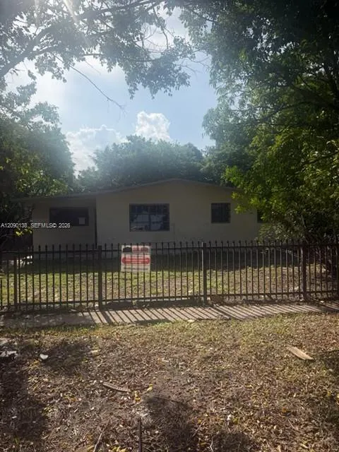 Foto de propiedad en 18410 NW 42nd Avenue, Miami Gardens, FL 33055 Miami Gardens con MLS# 