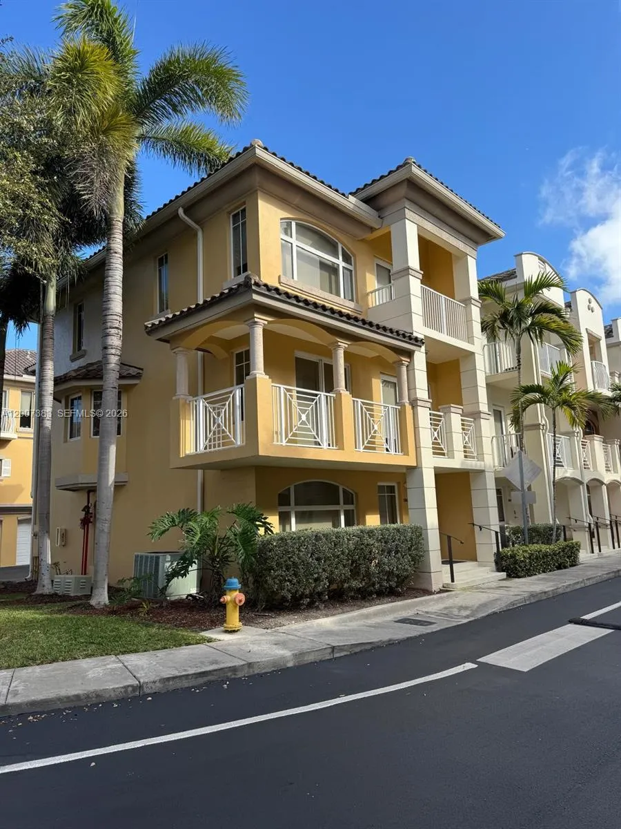 Alquilada 18421 NE 27th Court, Aventura, FL 33160, Aventura, FL 33160