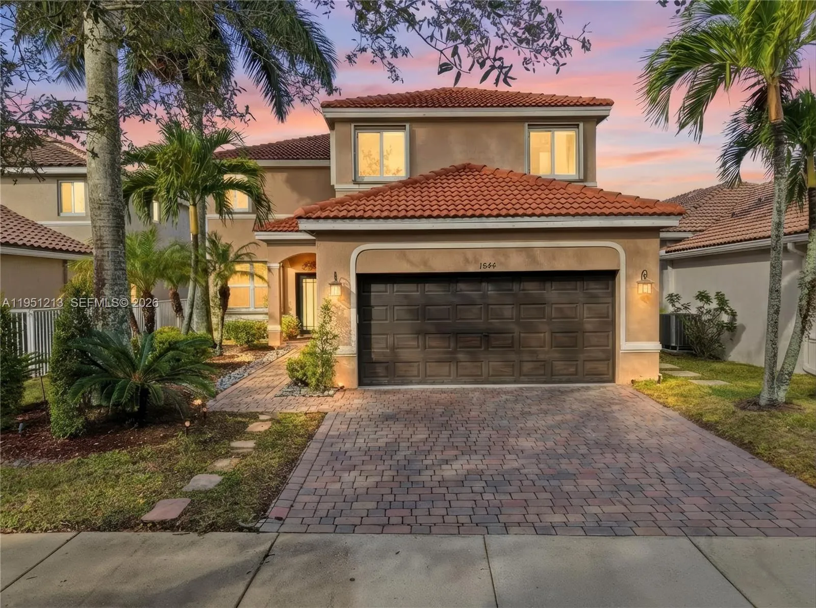 Foto de propiedad en 1844 Aspen Lane, Weston, FL 33327 Weston con MLS# 