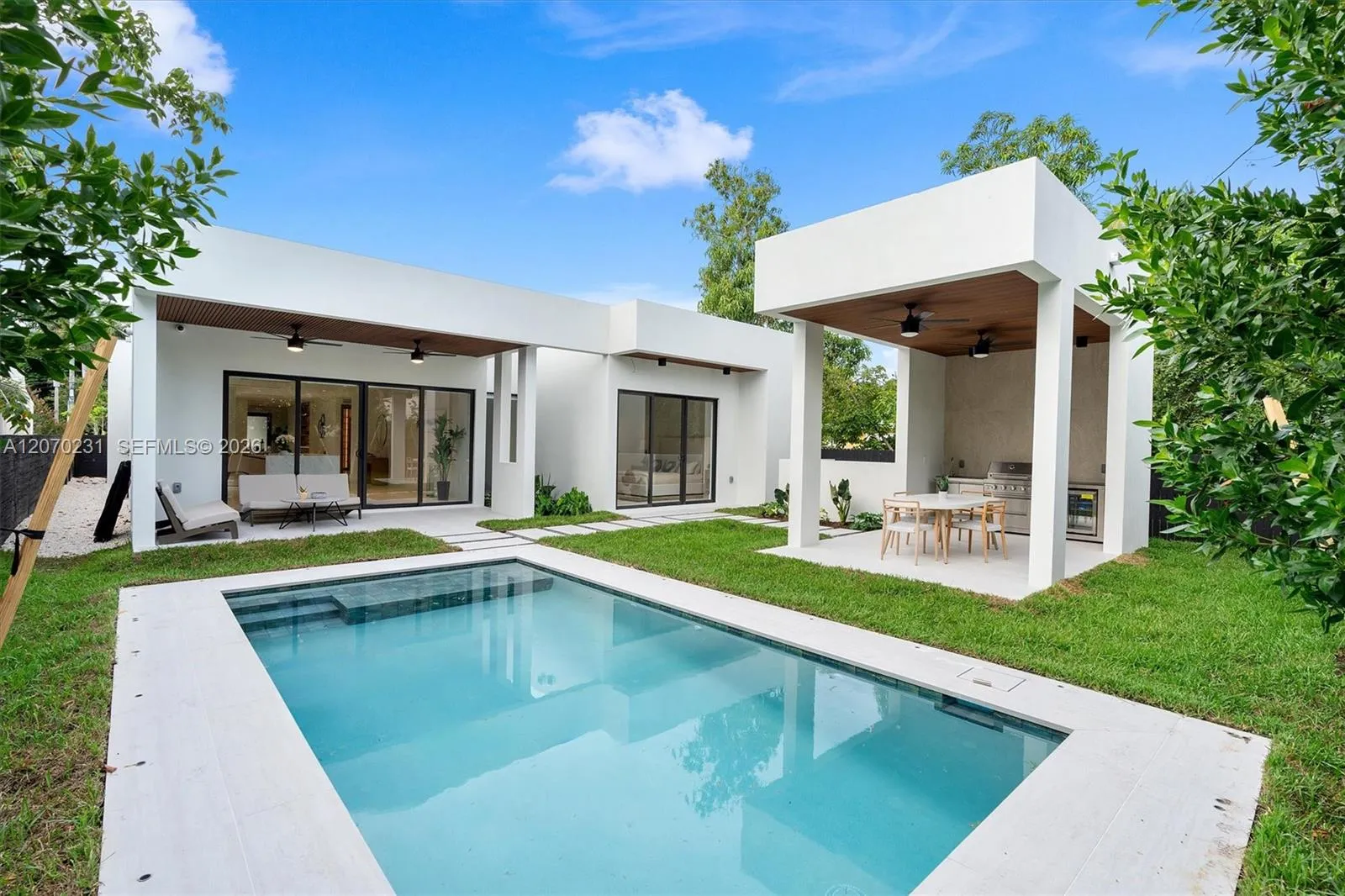 Foto de propiedad en 1844 SW 24th Terrace, Miami, FL 33145 Miami con MLS# 