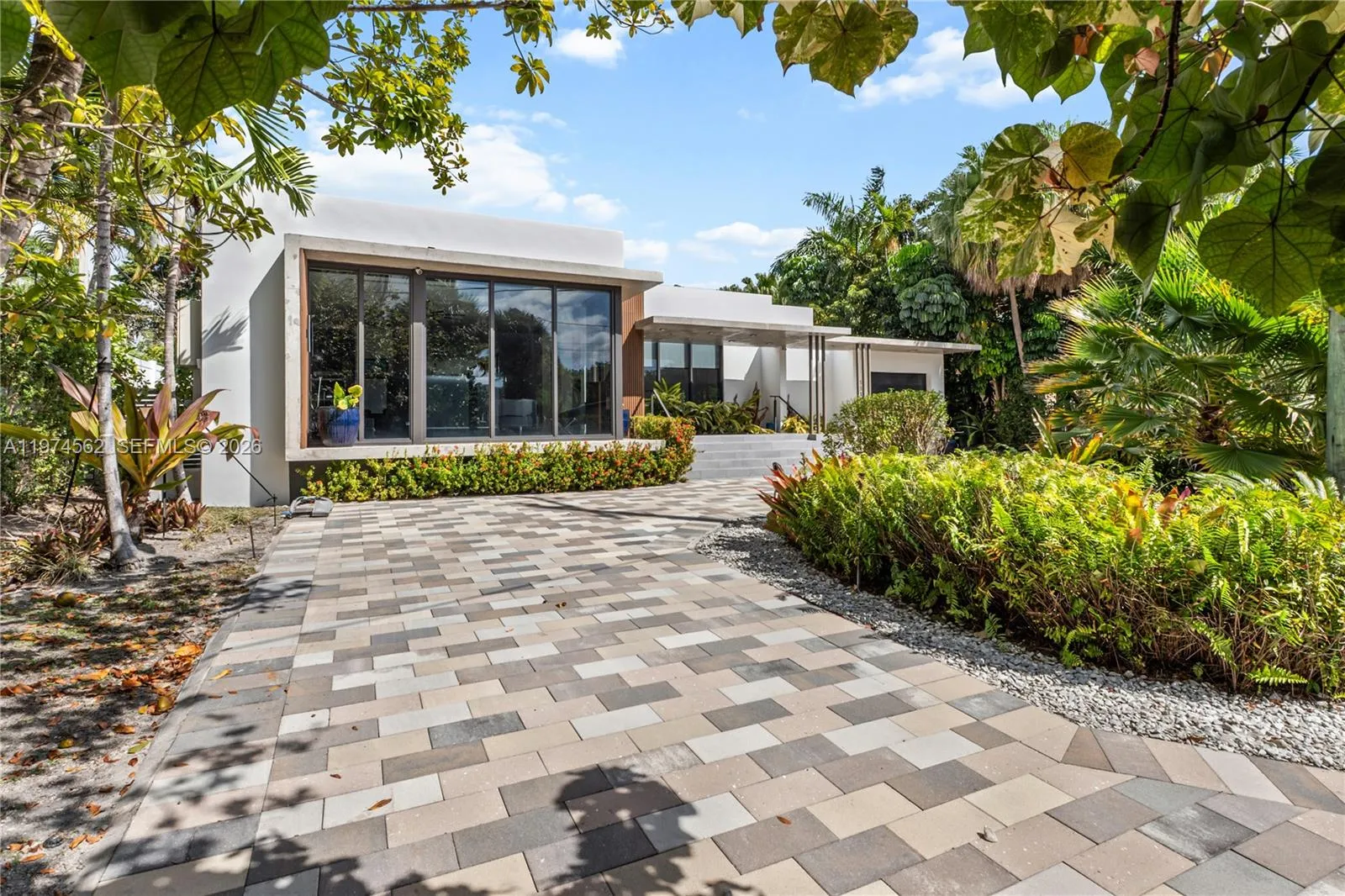 Vendido 1845 NE 124th Street, North Miami, FL 33181, North Miami, FL 33181