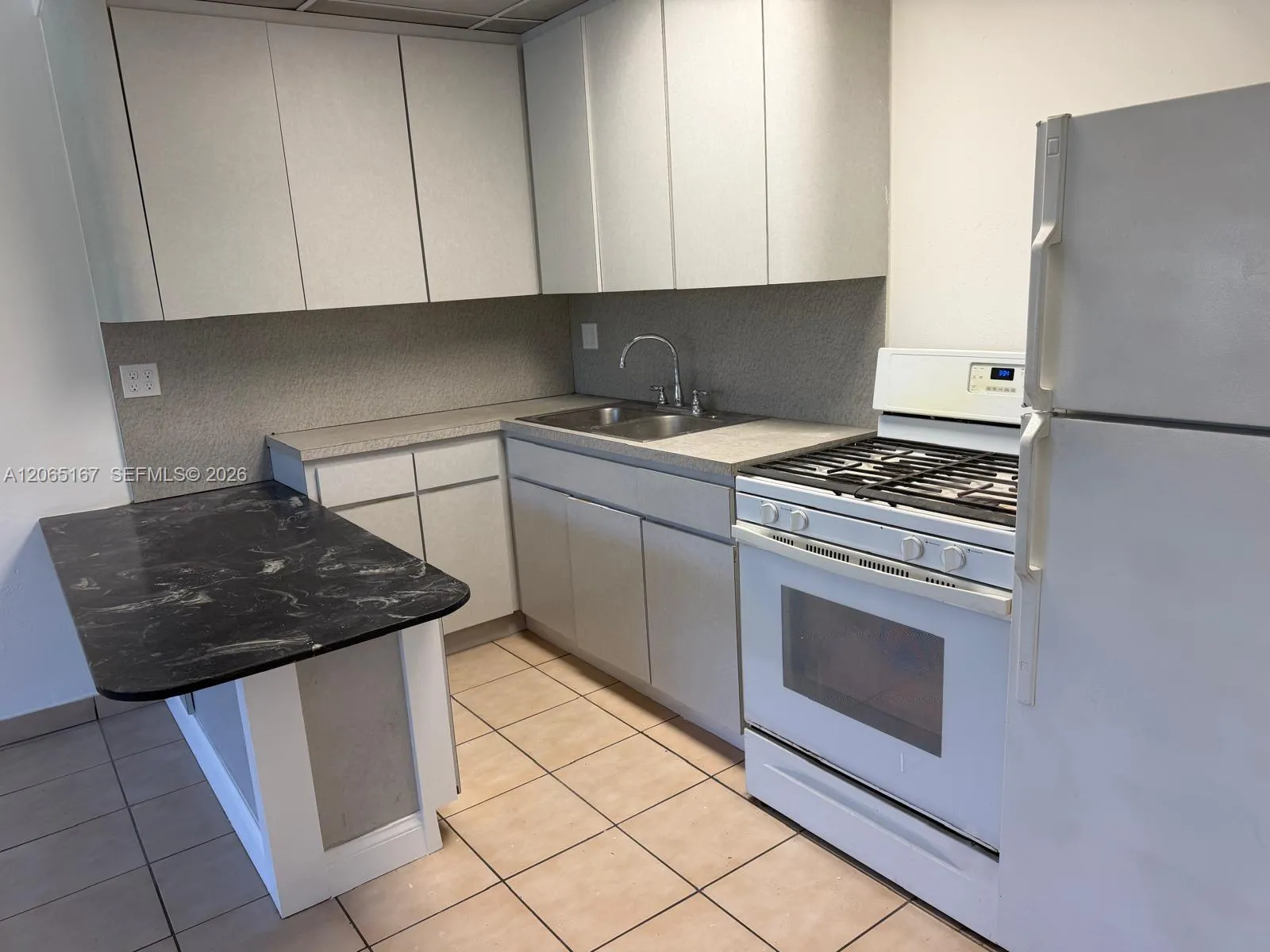 Foto de propiedad en 1845 Pembroke Road 4-27, Hollywood, FL 33020 Hollywood con MLS# 