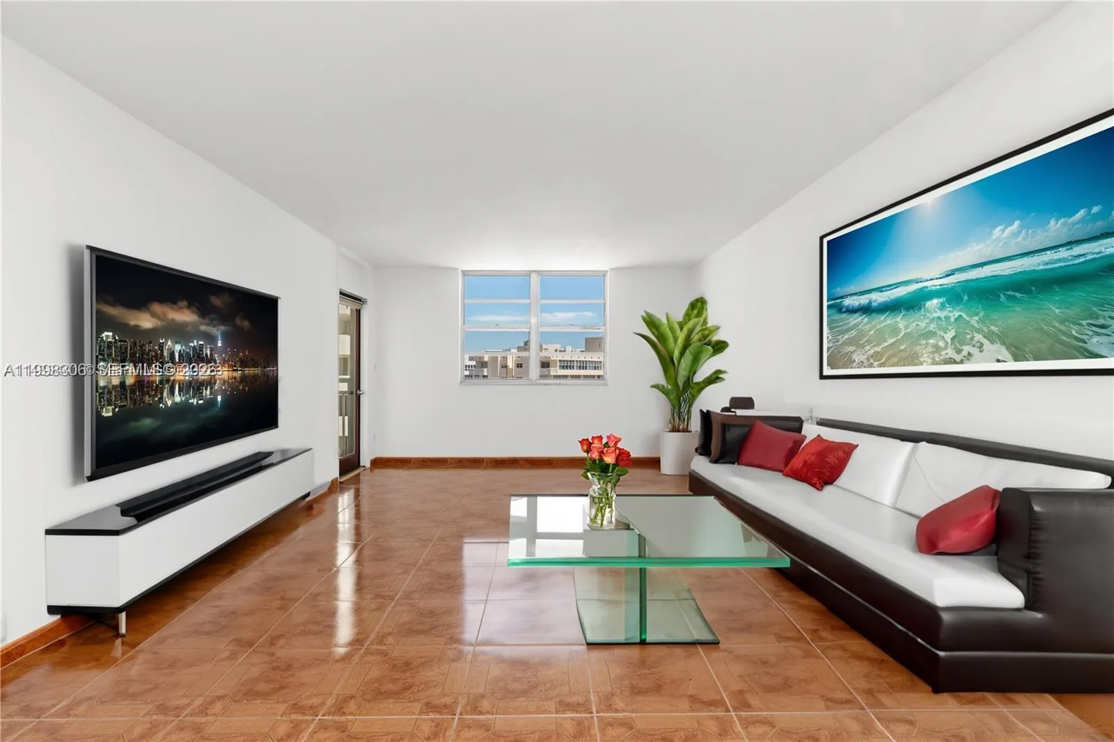 Foto de propiedad en 1849 S Ocean Drive 1103, Hallandale Beach, FL 33009 Hallandale Beach con MLS# 
