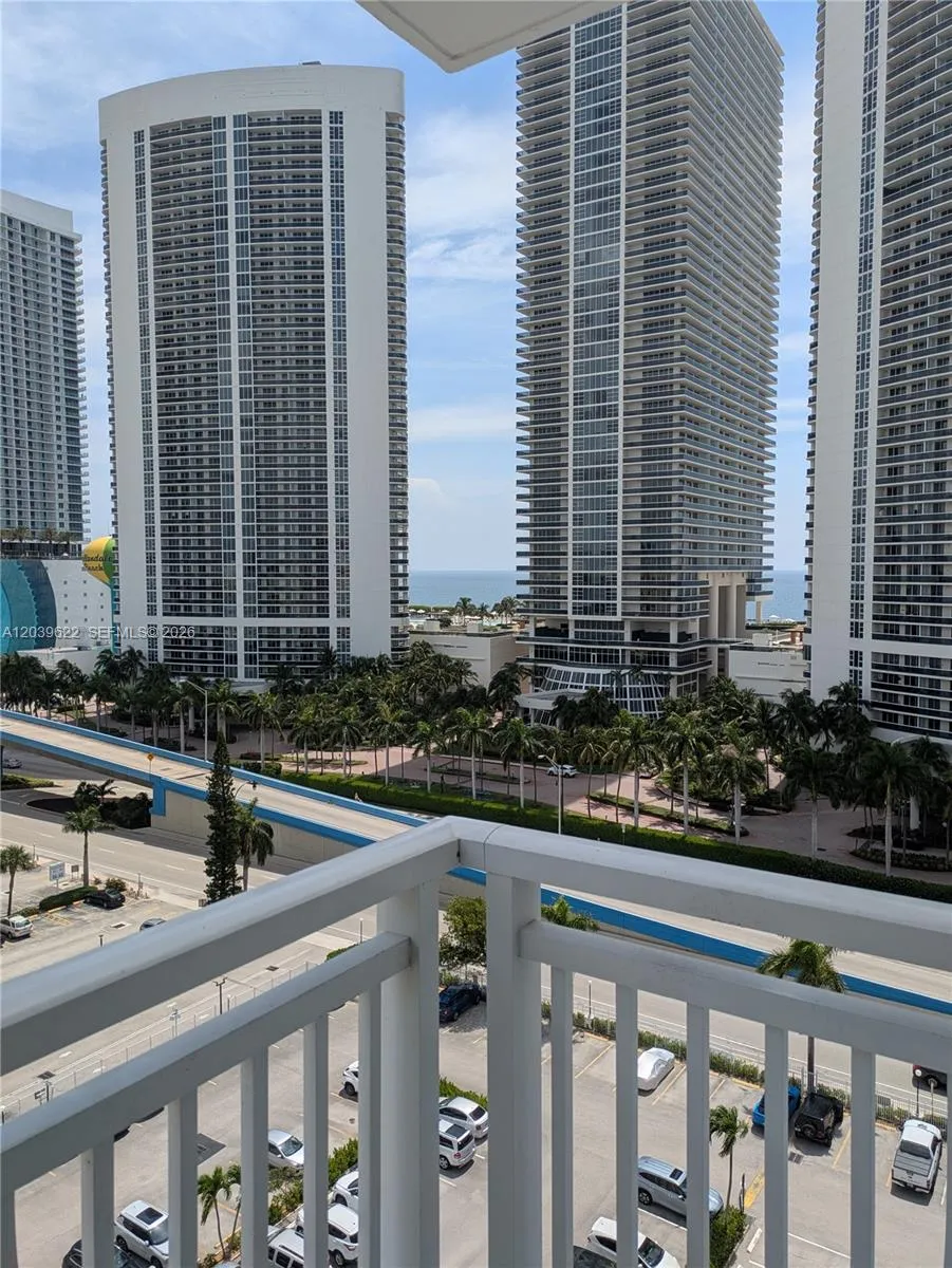 Foto de propiedad en 1849 S Ocean Drive 1407, Hallandale Beach, FL 33009 Hallandale Beach con MLS# 