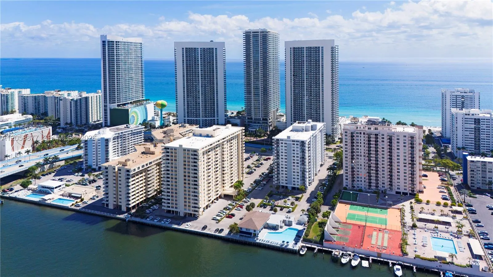Foto de propiedad en 1849 S Ocean Drive 407, Hallandale Beach, FL 33009 Hallandale Beach con MLS#