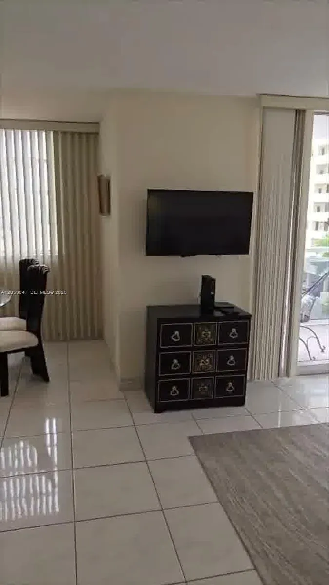 Foto de propiedad en 1849 S Ocean Drive 501, Hallandale Beach, FL 33009 Hallandale Beach con MLS#