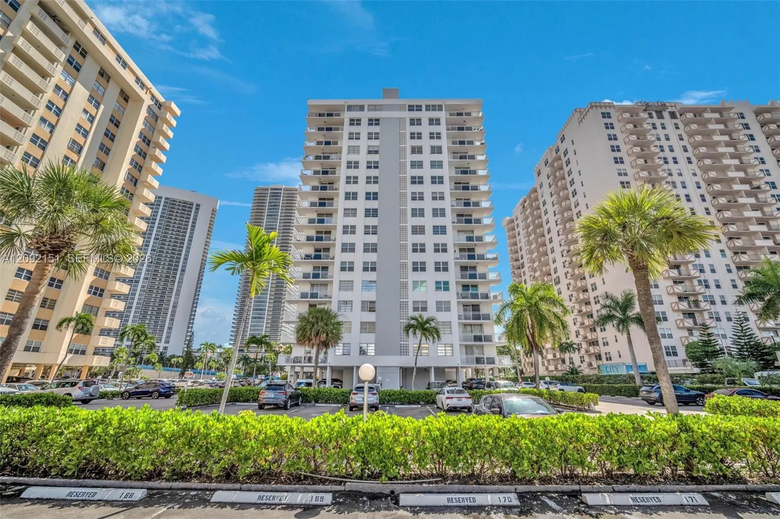 En Venta 1849 S Ocean Drive PH3, Hallandale Beach, FL 33009, Hallandale Beach, FL 33009