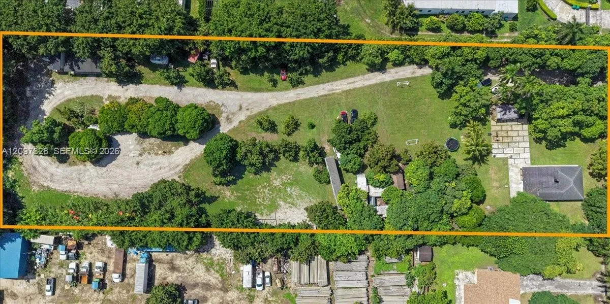 En Venta 18490 SW 216th Street, Miami, FL 33170, Miami, FL 33170