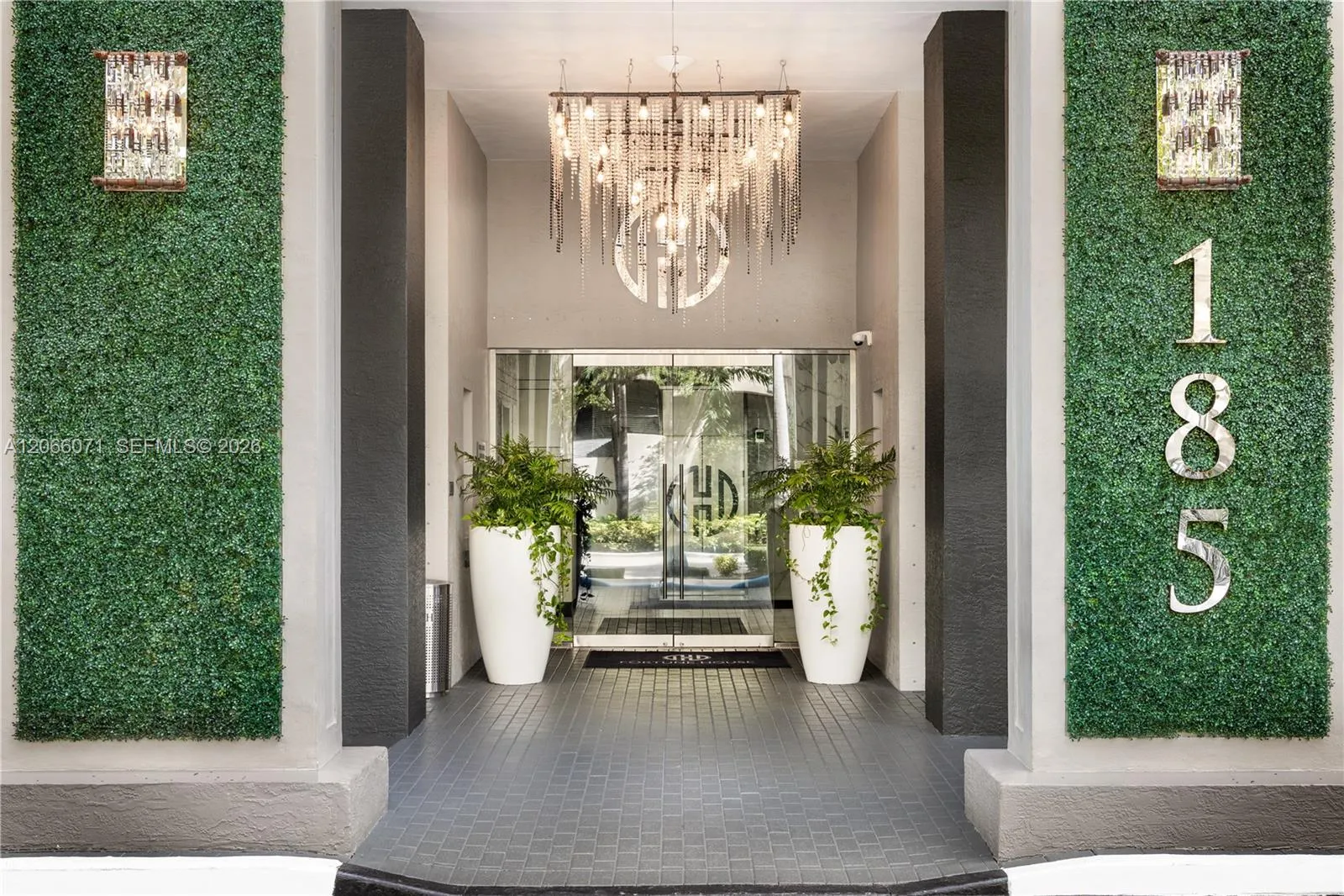 Foto de propiedad en 185 SE 14th Terrace 1010, Miami, FL 33131 Miami con MLS# 
