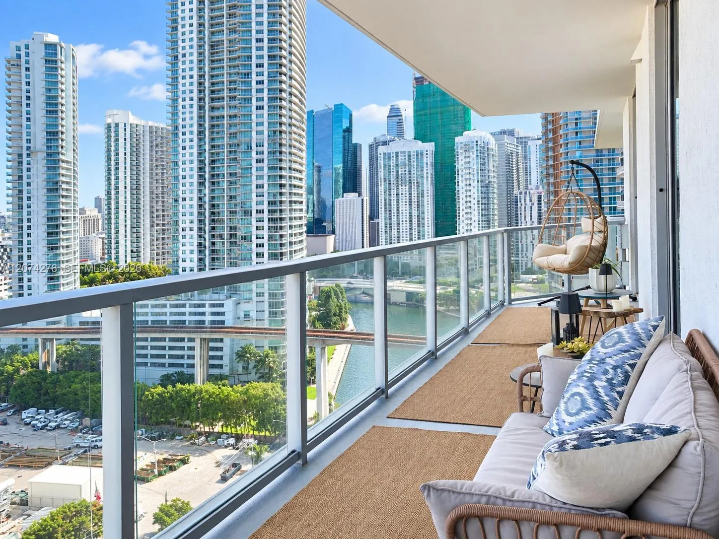 Foto de propiedad en 185 SW 7th Street 2003, Miami, FL 33130 Miami con MLS# 
