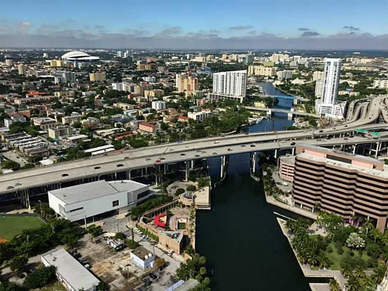 Foto de propiedad en 185 SW 7th Street 3500, Miami, FL 33130 Miami con MLS# 