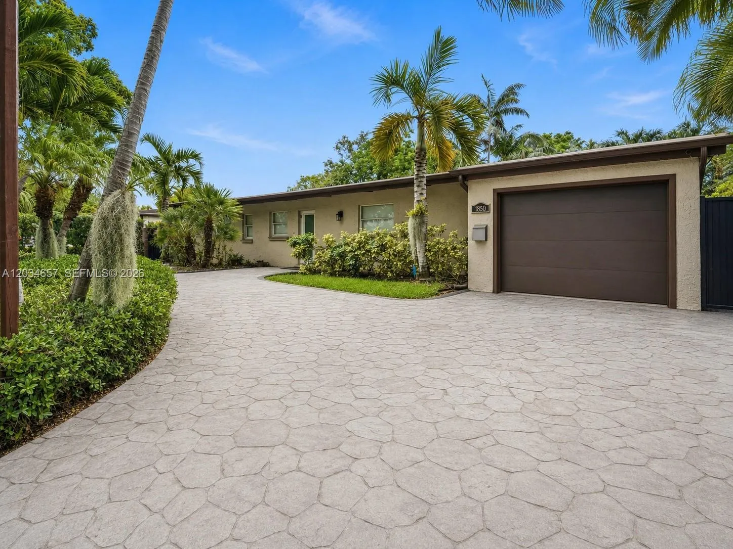 En Venta 1850 Keystone Boulevard, North Miami, FL 33181, North Miami, FL 33181