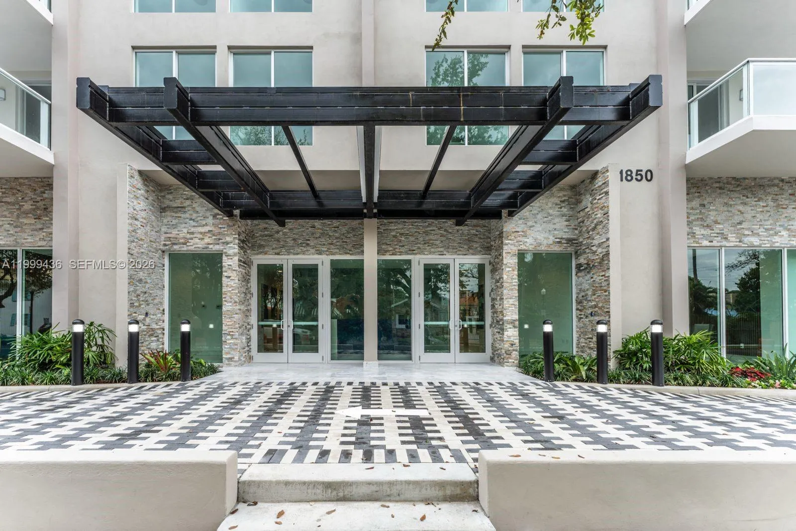 Foto de propiedad en 1850 Monroe Street 409, Hollywood, FL 33020 Hollywood con MLS#
