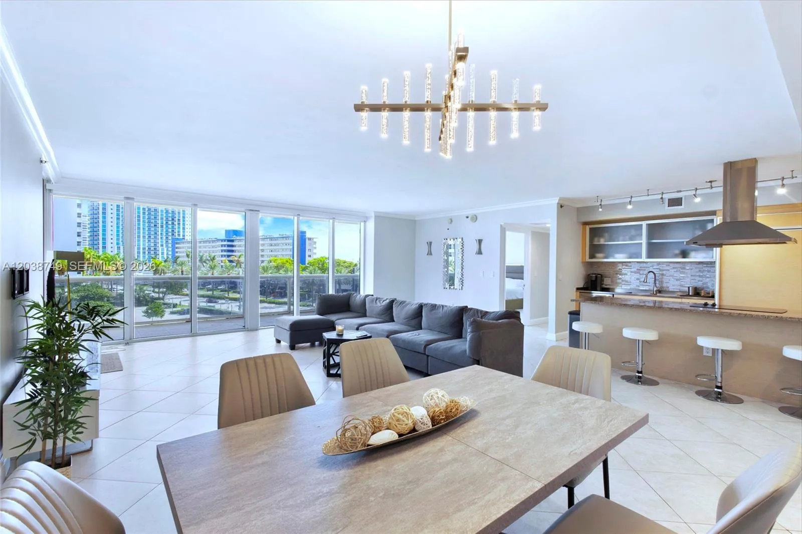 Foto de propiedad en 1850 S Ocean Drive 405, Hallandale Beach, FL 33009 Hallandale Beach con MLS#
