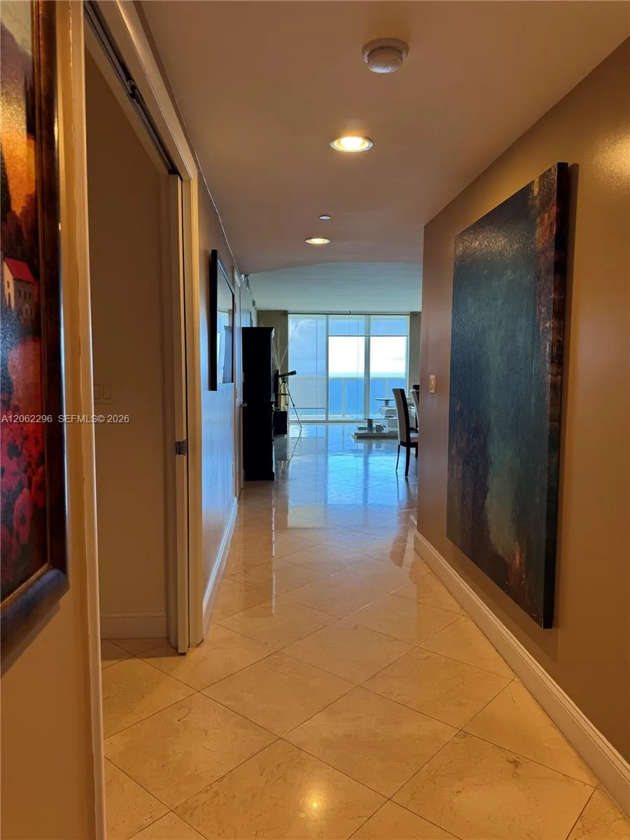 Foto de propiedad en 1850 S Ocean Drive 4203, Hallandale Beach, FL 33009 Hallandale Beach con MLS#