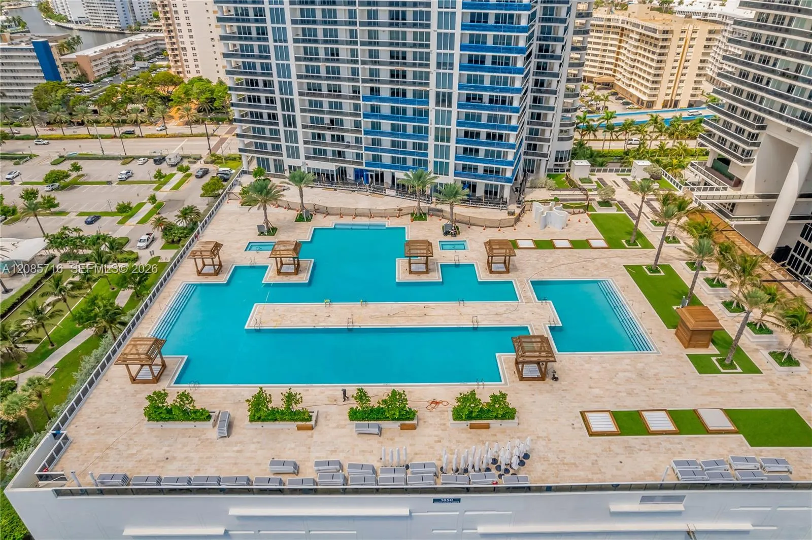 En Venta 1850 S Ocean Drive 706, Hallandale Beach, FL 33009, Hallandale Beach, FL 33009