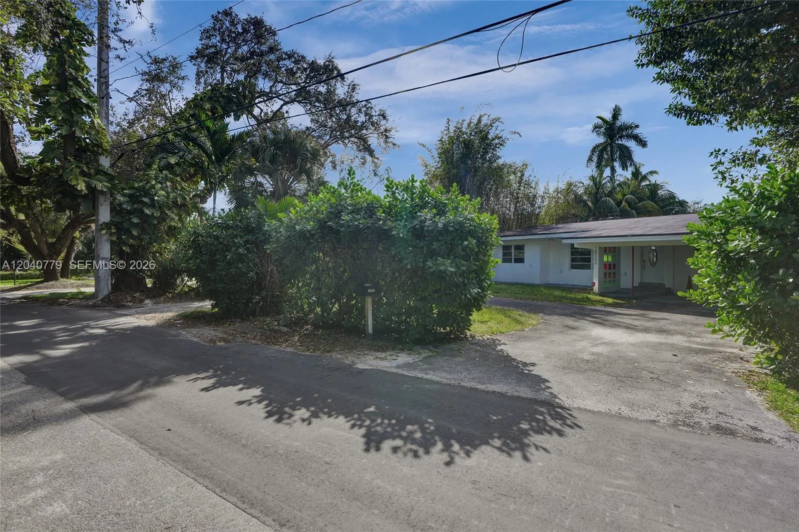 Foto de propiedad en 18500 NE 23rd Court, Miami, FL 33180 Miami con MLS# 