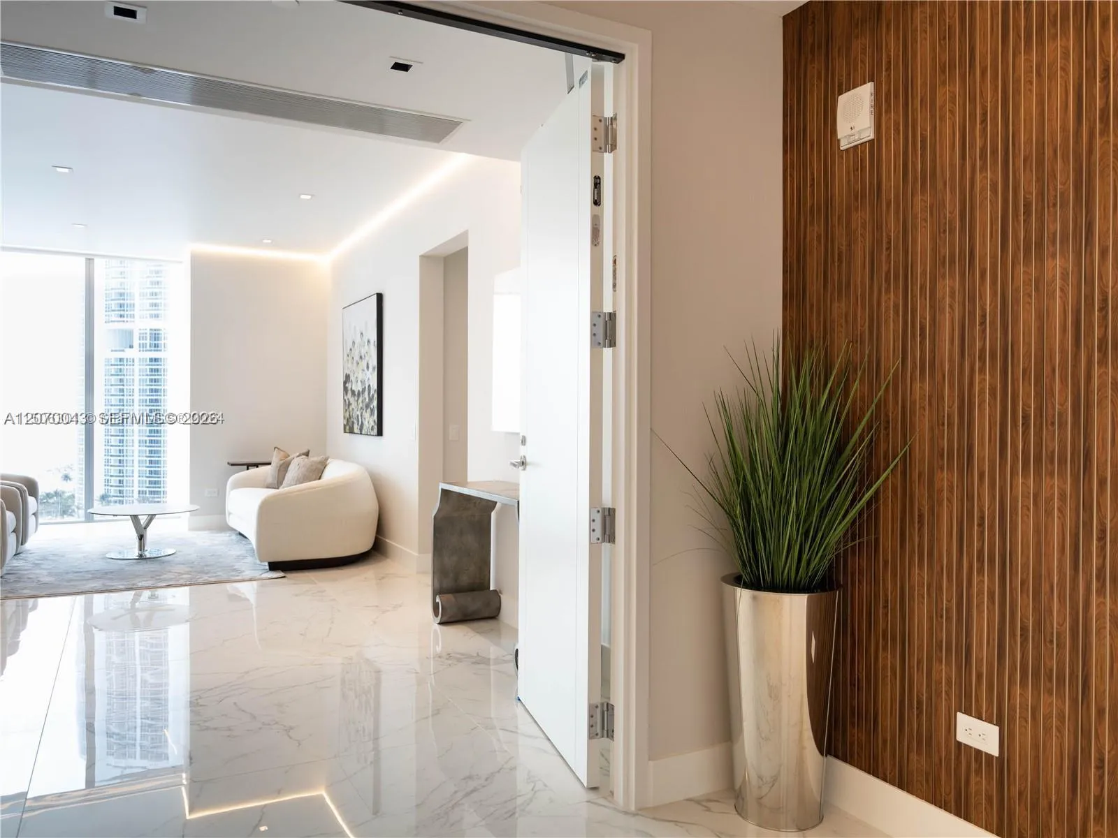 Foto de propiedad en 18501 Collins Avenue 1104, Sunny Isles Beach, FL 33160 Sunny Isles Beach con MLS# 