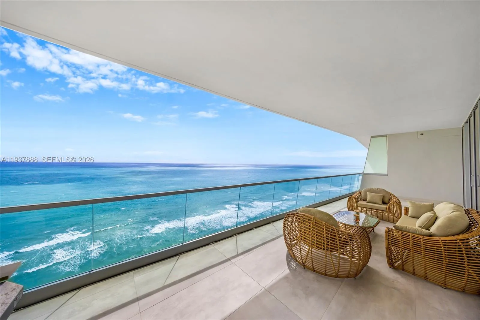 Foto de propiedad en 18501 Collins Avenue 2502, Sunny Isles Beach, FL 33160 Sunny Isles Beach con MLS# 
