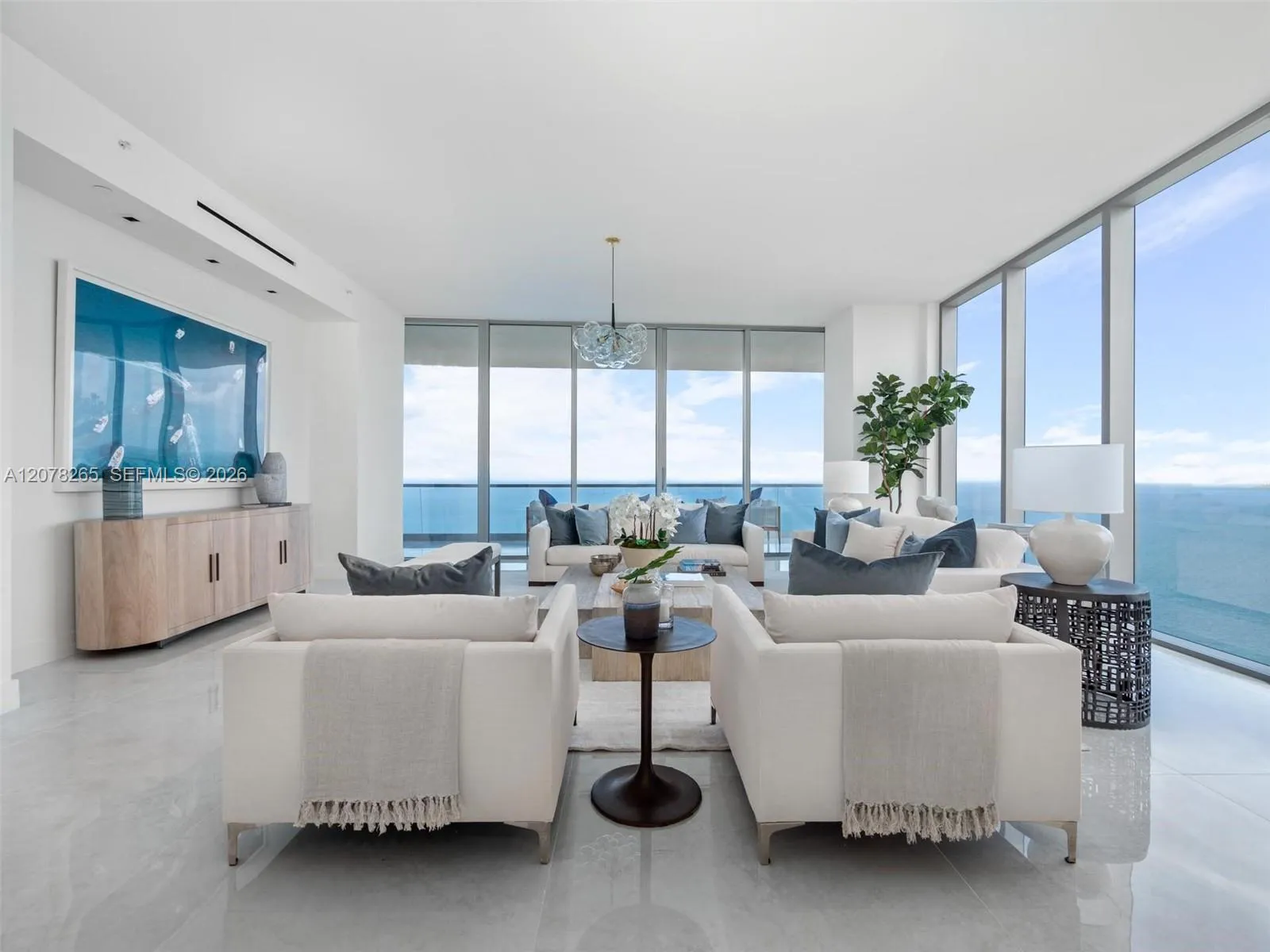 Foto de propiedad en 18501 Collins Avenue 4304, Sunny Isles Beach, FL 33160 Sunny Isles Beach con MLS# 