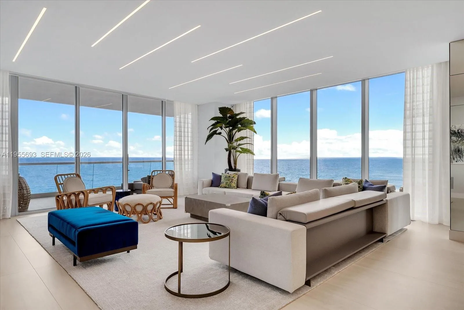 Foto de propiedad en 18501 Collins Avenue 704, Sunny Isles Beach, FL 33160 Sunny Isles Beach con MLS# 