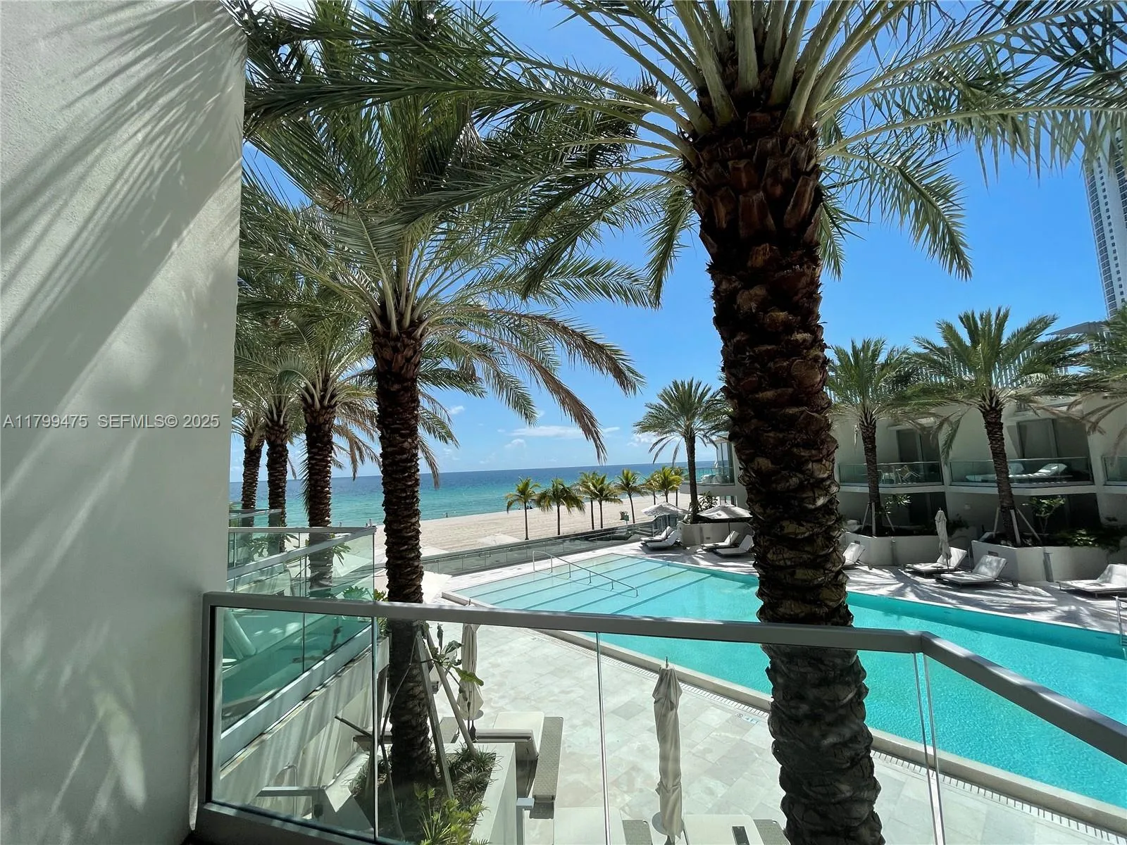 Foto de propiedad en 18501 Collins Avenue Cabana 22, Sunny Isles Beach, FL 33160 Sunny Isles Beach con MLS# 