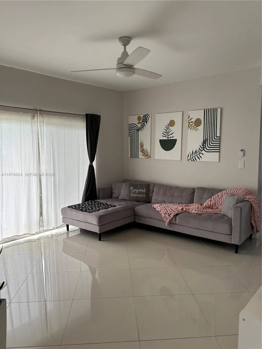 Foto de propiedad en 1851 NW 96th Terrace 6B, Pembroke Pines, FL 33024 Pembroke Pines con MLS# 