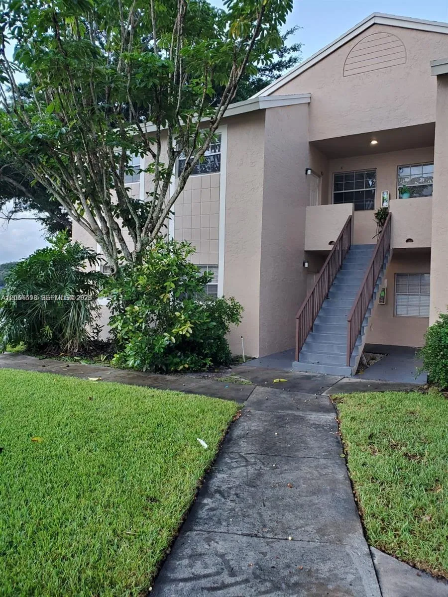 Foto de propiedad en 1851 NW 96th Terrace 6C, Pembroke Pines, FL 33024 Pembroke Pines con MLS# 
