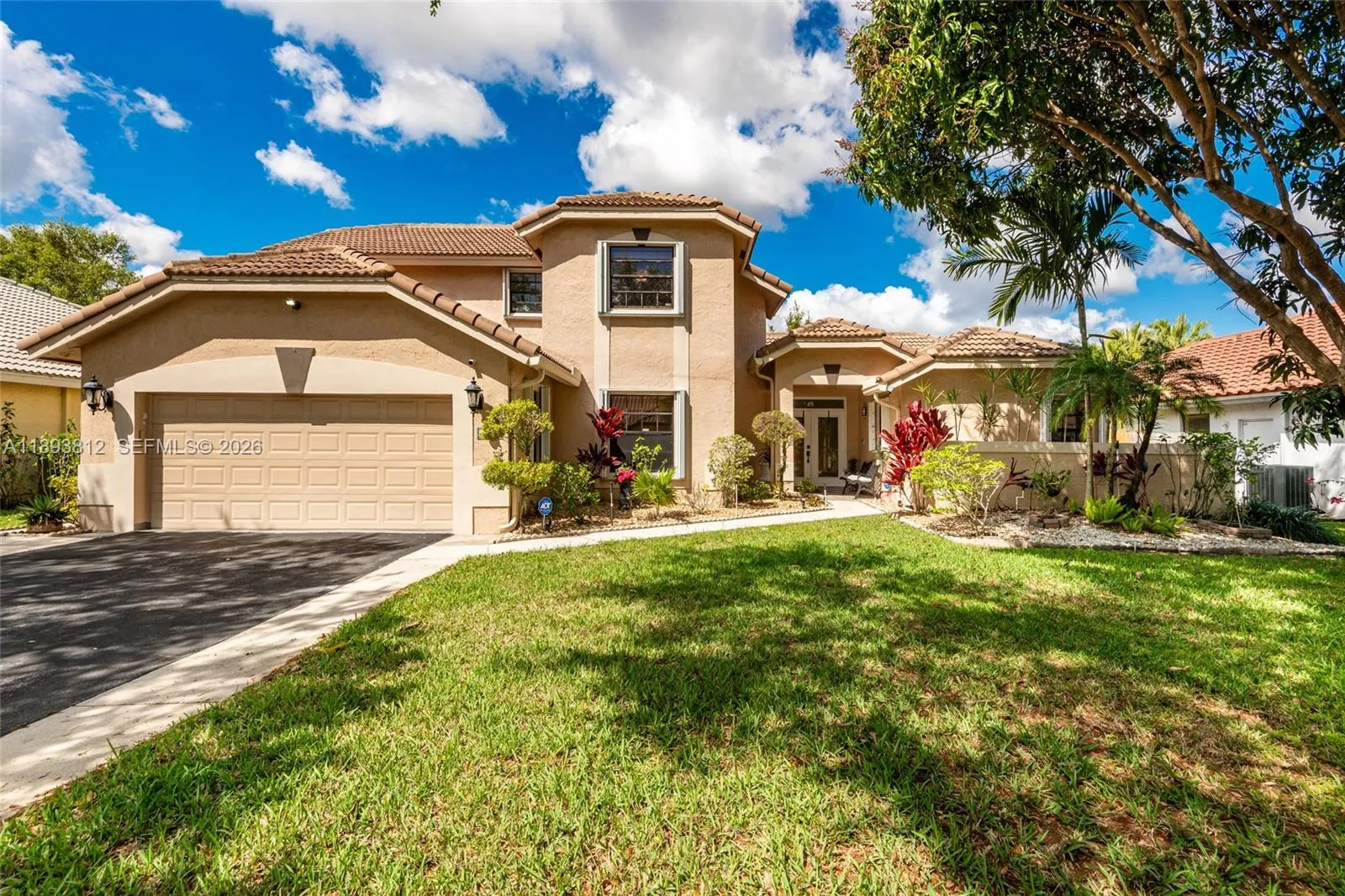 Foto de propiedad en 1855 NW 106th Terrace, Plantation, FL 33322 Plantation con MLS# 