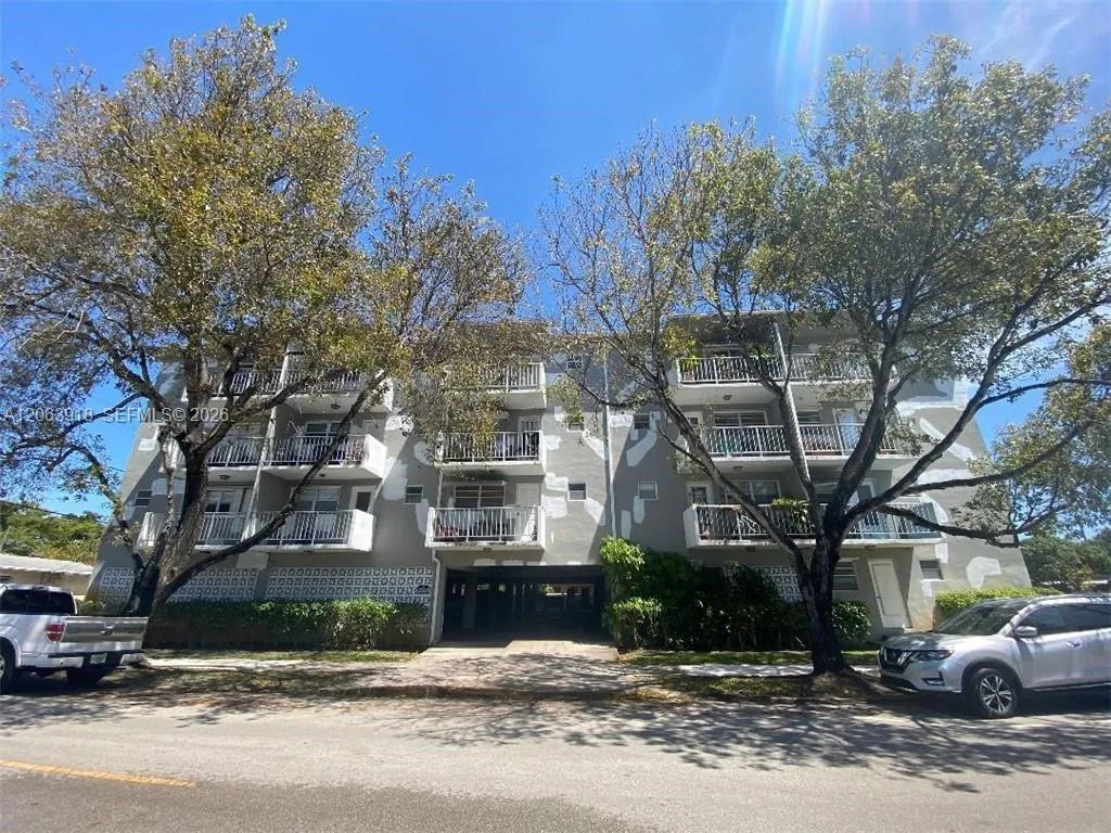 Foto de propiedad en 1855 Plunkett Street 101, Hollywood, FL 33020 Hollywood con MLS# 