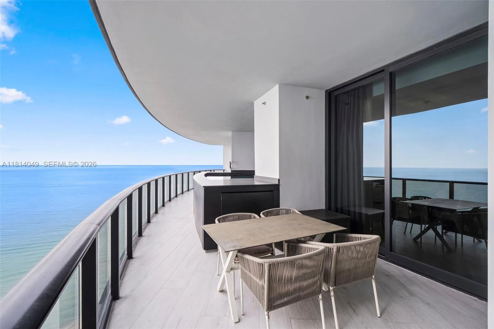 Foto de propiedad en 18555 Collins Avenue 2105, Sunny Isles Beach, FL 33160 Sunny Isles Beach con MLS# 