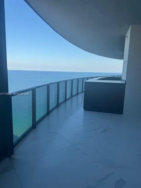 Foto de propiedad en 18555 Collins Avenue 2905, Sunny Isles Beach, FL 33160 Sunny Isles Beach con MLS# 
