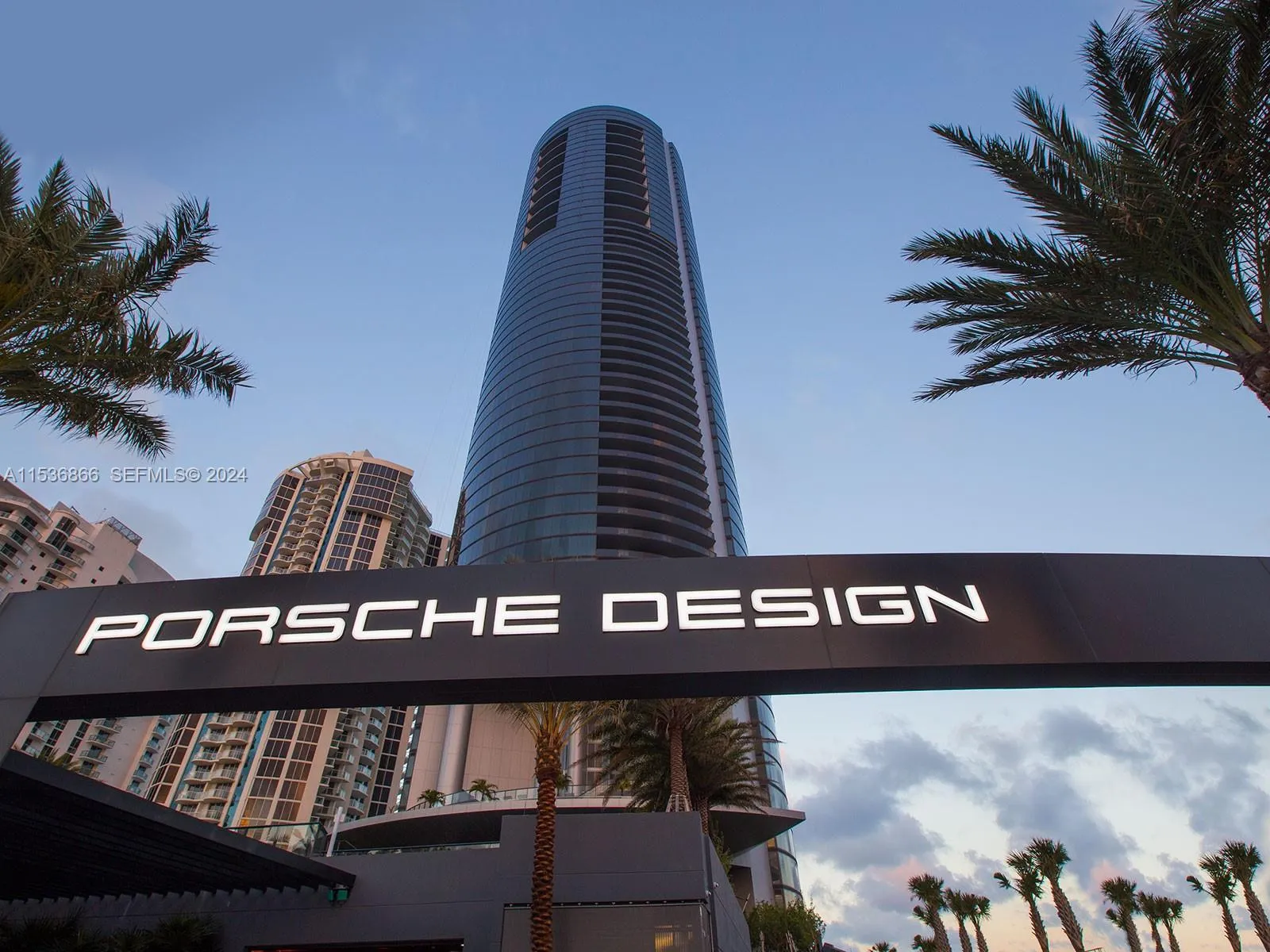 Foto de propiedad en 18555 Collins Avenue 3501, Sunny Isles Beach, FL 33160 Sunny Isles Beach con MLS# 