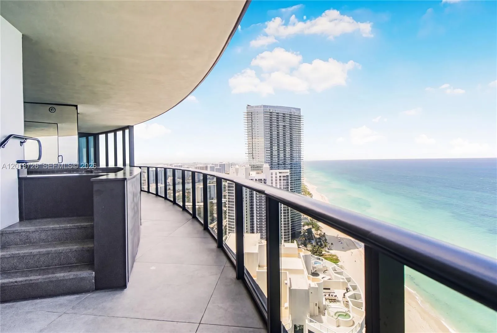 Foto de propiedad en 18555 Collins Avenue 3705, Sunny Isles Beach, FL 33160 Sunny Isles Beach con MLS# 