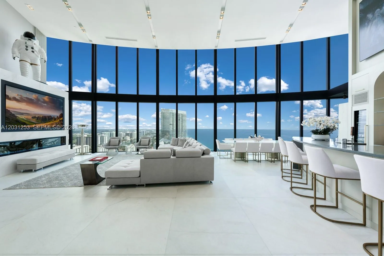 Foto de propiedad en 18555 Collins Avenue 4405, Sunny Isles Beach, FL 33160 Sunny Isles Beach con MLS# 