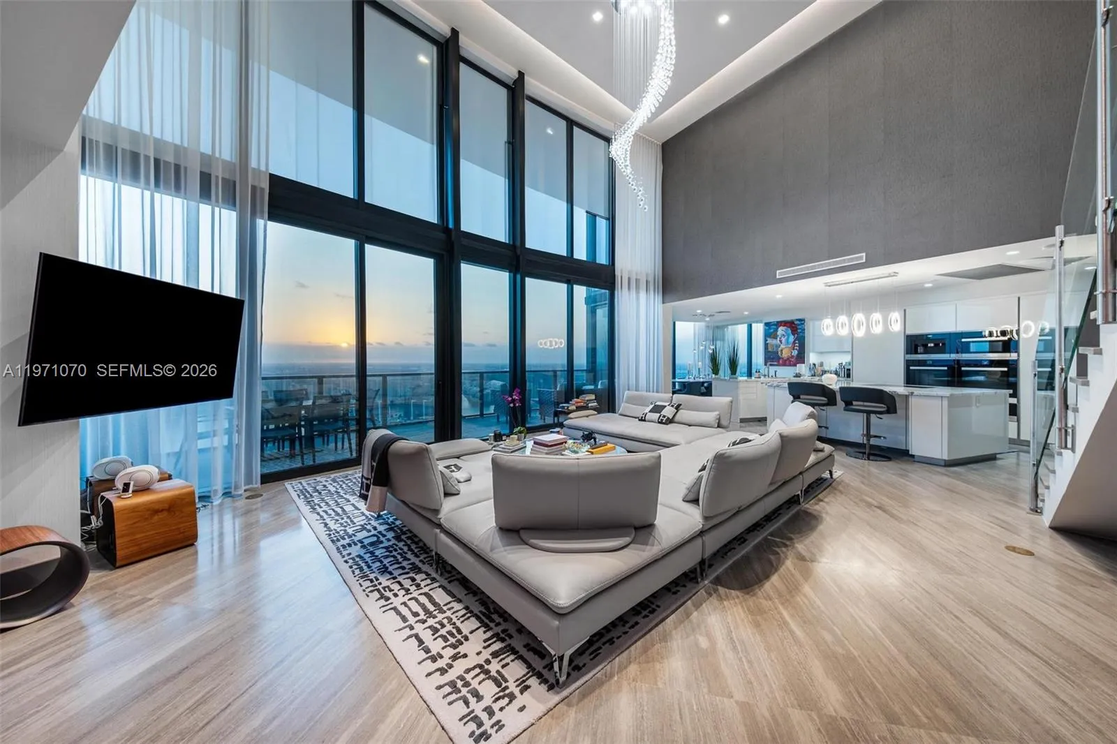 Foto de propiedad en 18555 Collins Avenue 5003, Sunny Isles Beach, FL 33160 Sunny Isles Beach con MLS# 
