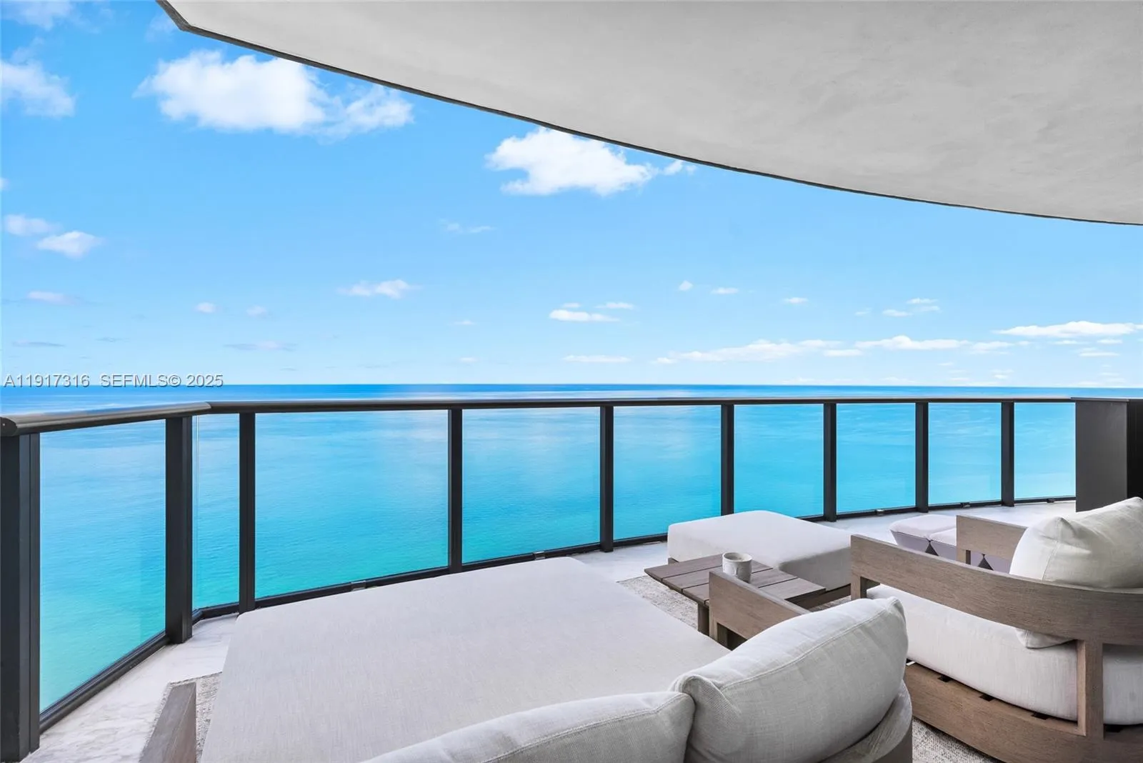 Foto de propiedad en 18555 Collins Avenue 5501, Sunny Isles Beach, FL 33160 Sunny Isles Beach con MLS# 