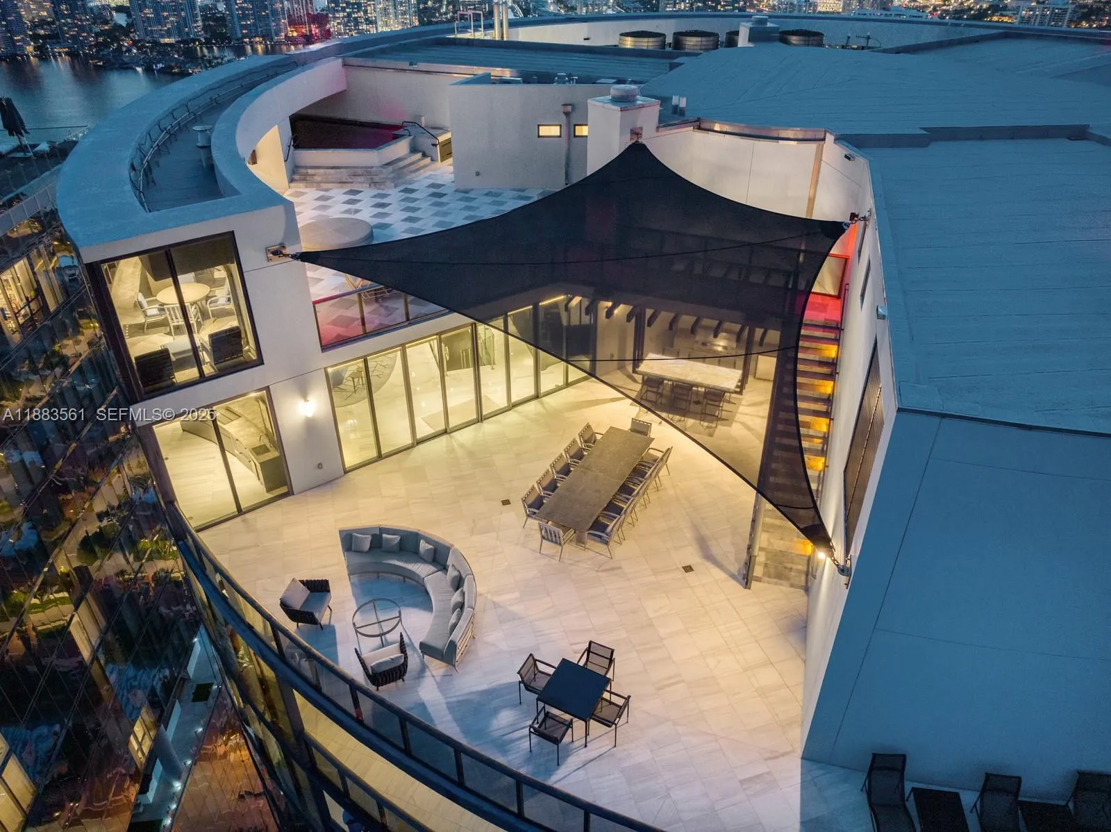 Foto de propiedad en 18555 Collins Avenue PH-1, Sunny Isles Beach, FL 33160 Sunny Isles Beach con MLS# 