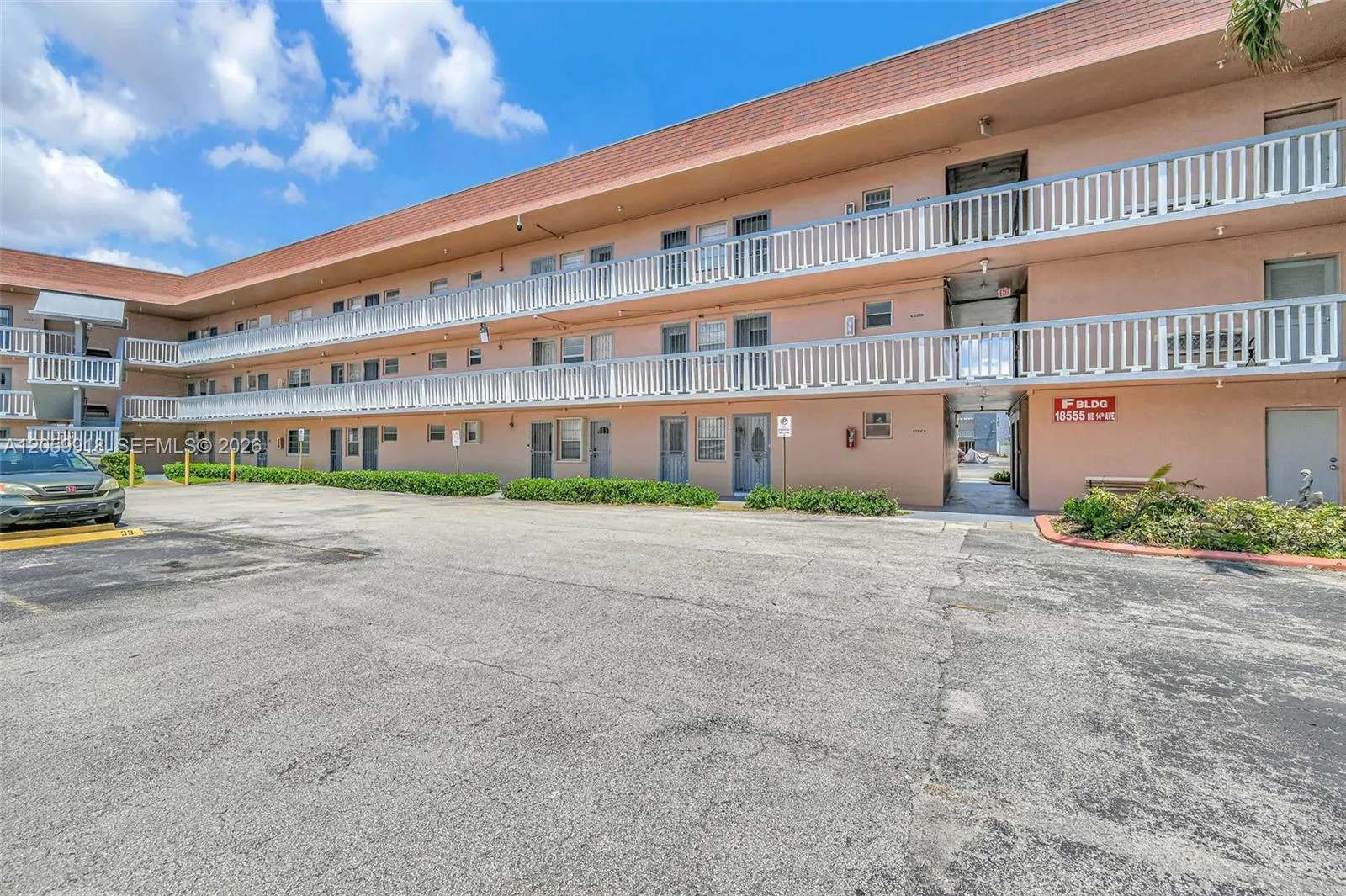 En Venta 18555 NE 14th Avenue 502, Miami, FL 33179, Miami, FL 33179