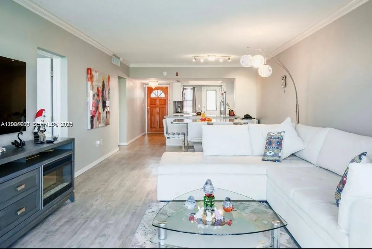 En Venta 18555 NE 14th Avenue 619, Miami, FL 33179, Miami, FL 33179