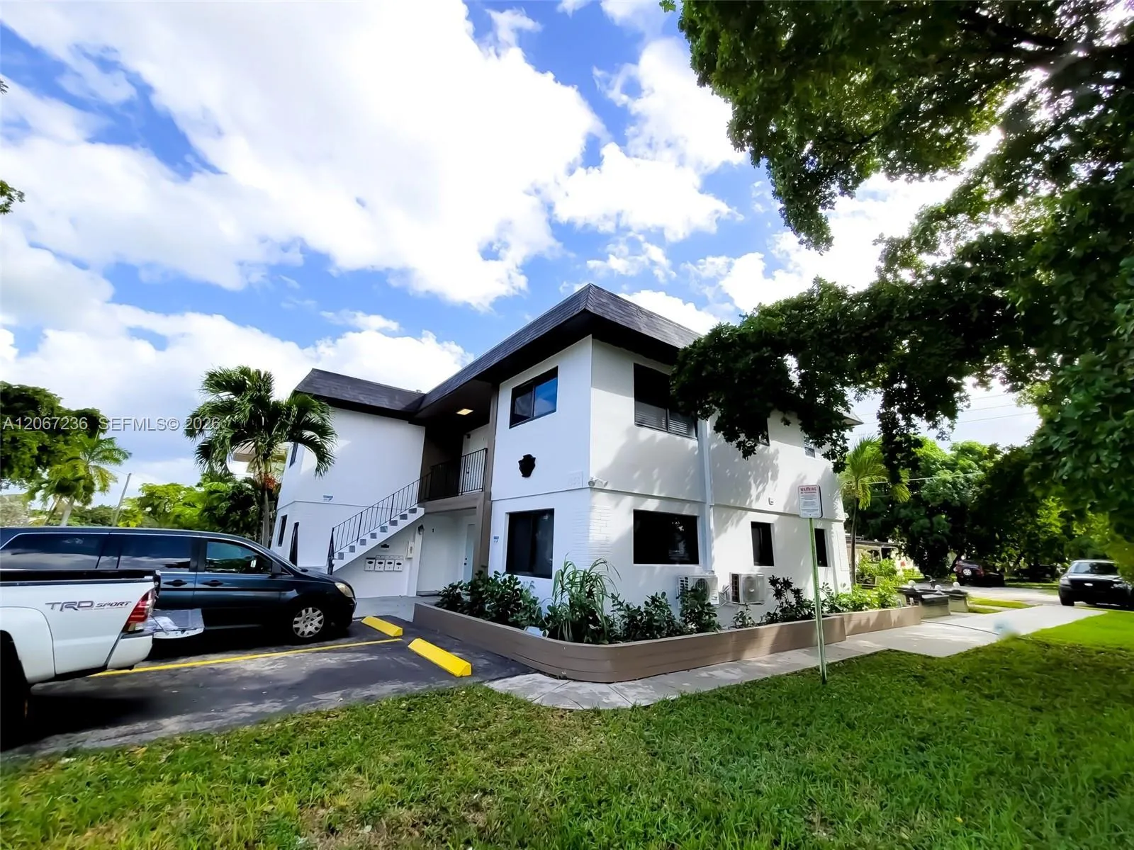 Foto de propiedad en 1858 Dewey Street, Hollywood, FL 33020 Hollywood con MLS# 
