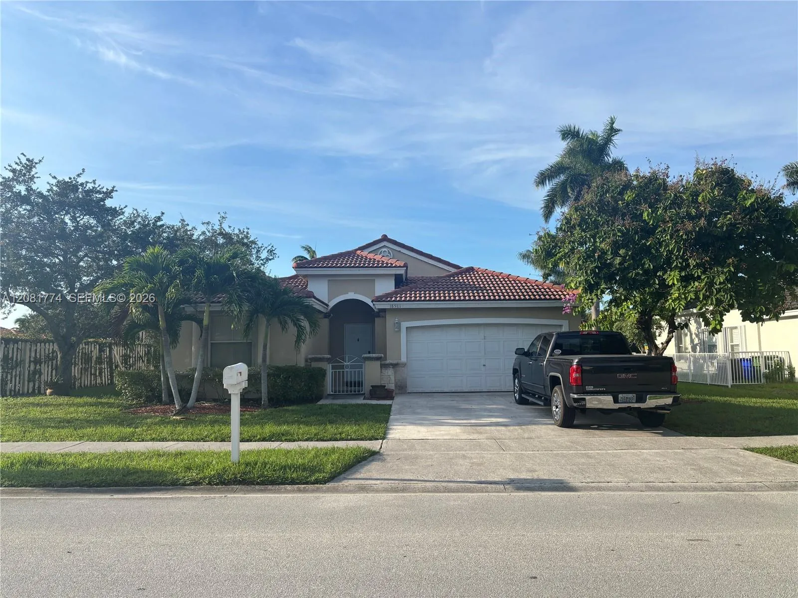 Foto de propiedad en 18581 NW 23rd Street, Pembroke Pines, FL 33029 Pembroke Pines con MLS# 