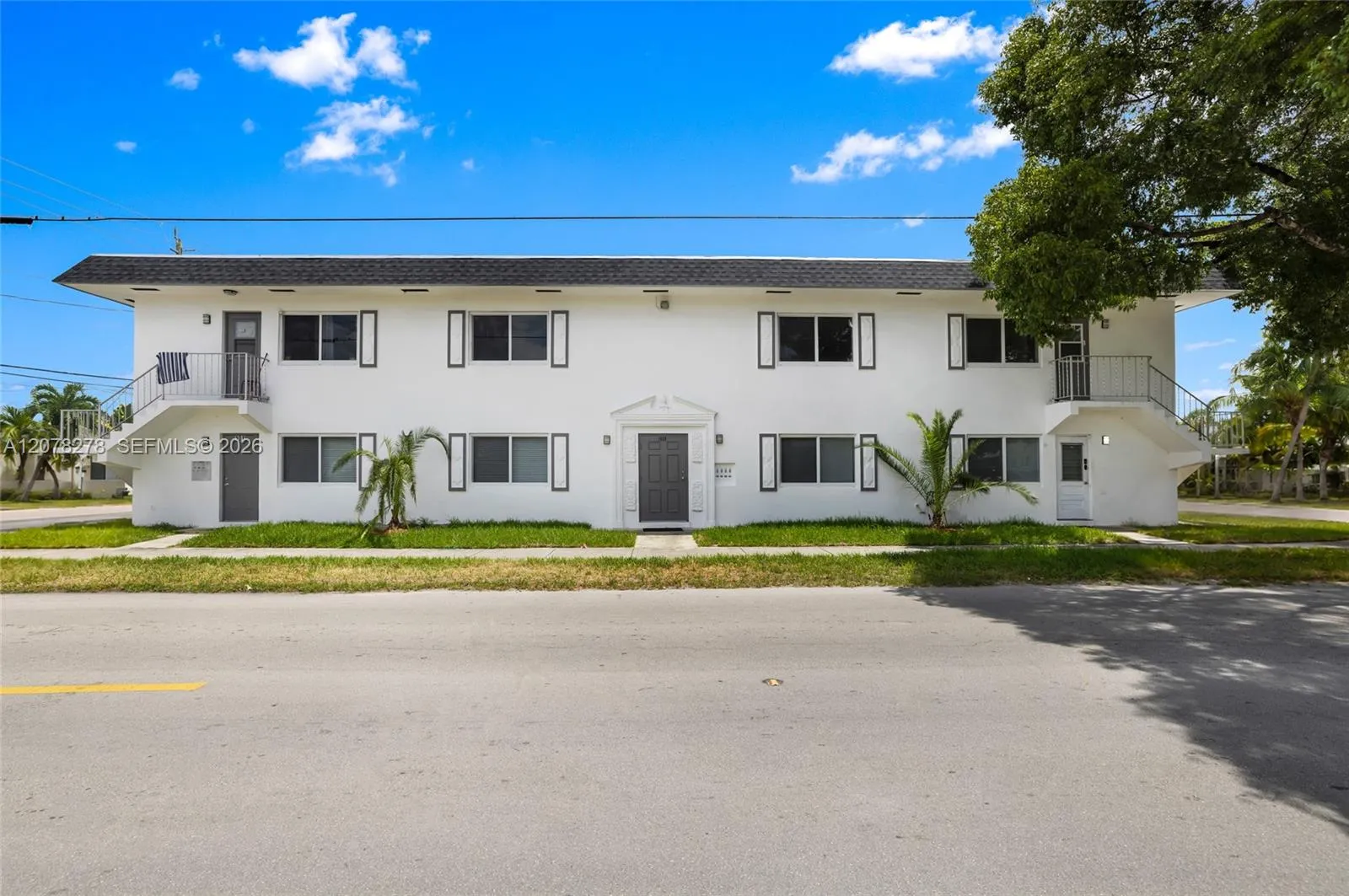 Foto de propiedad en 1859 Lincoln Street, Hollywood, FL 33020 Hollywood con MLS# 
