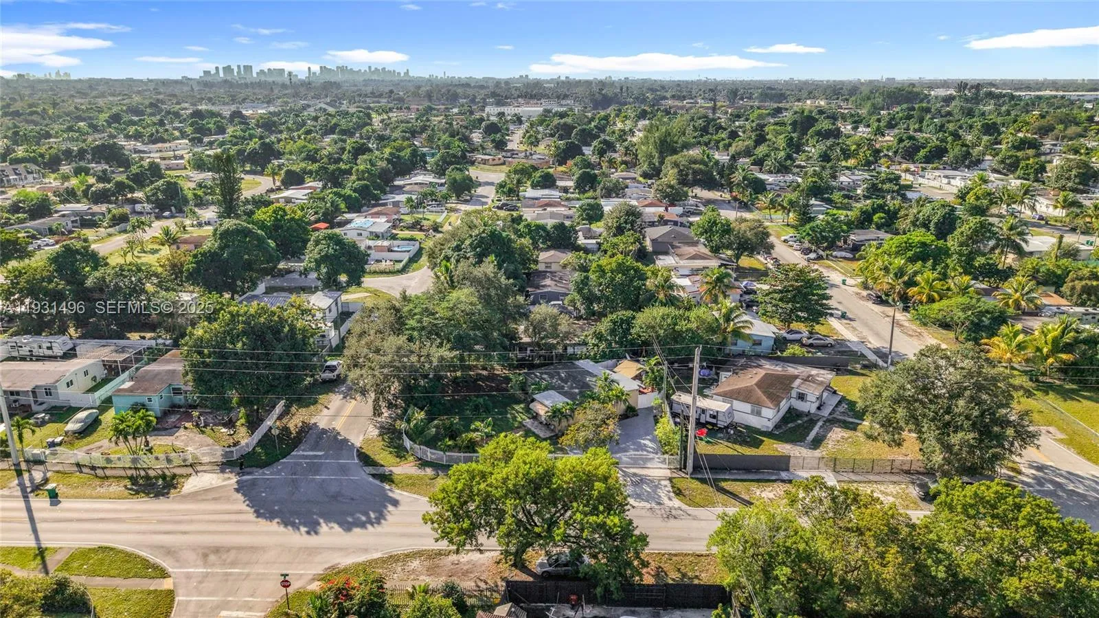 Foto de propiedad en 1860 NW 127th Street, Miami, FL 33167 Miami con MLS# 