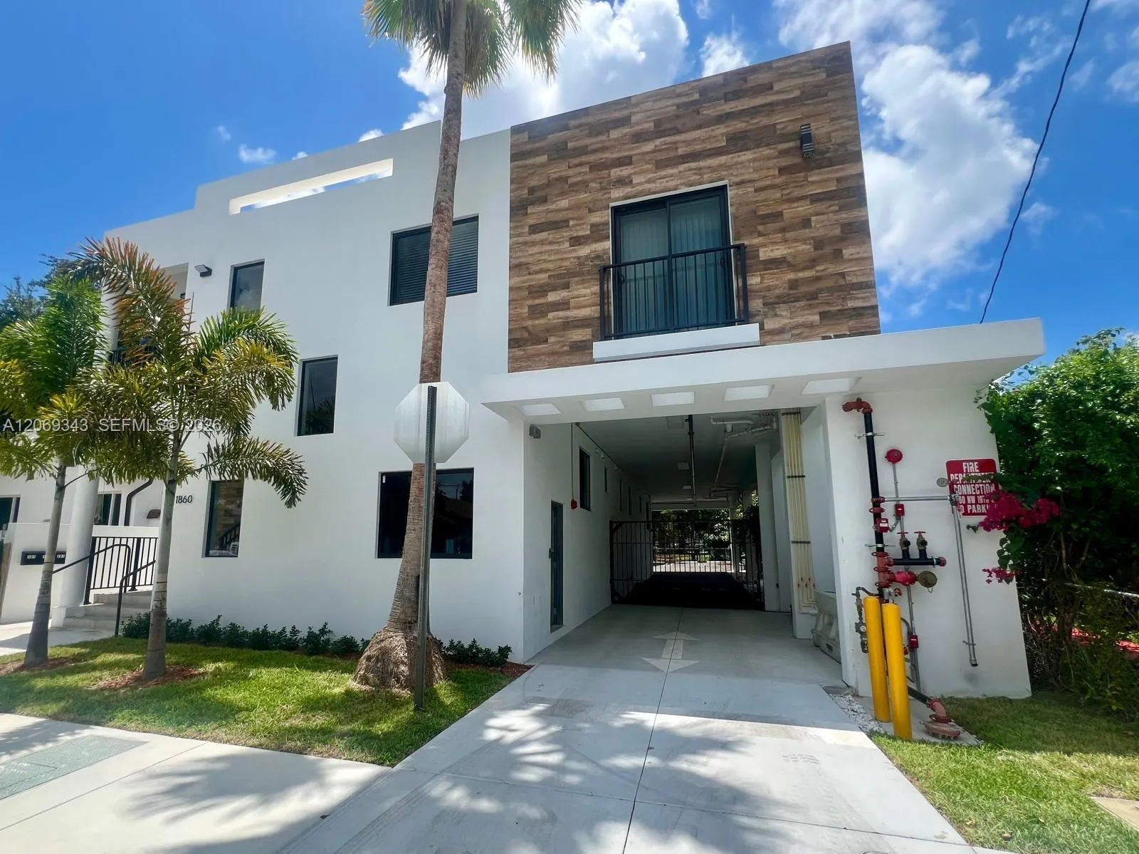 Foto de propiedad en 1860 NW 19th Street 202, Miami, FL 33125 Miami con MLS# 