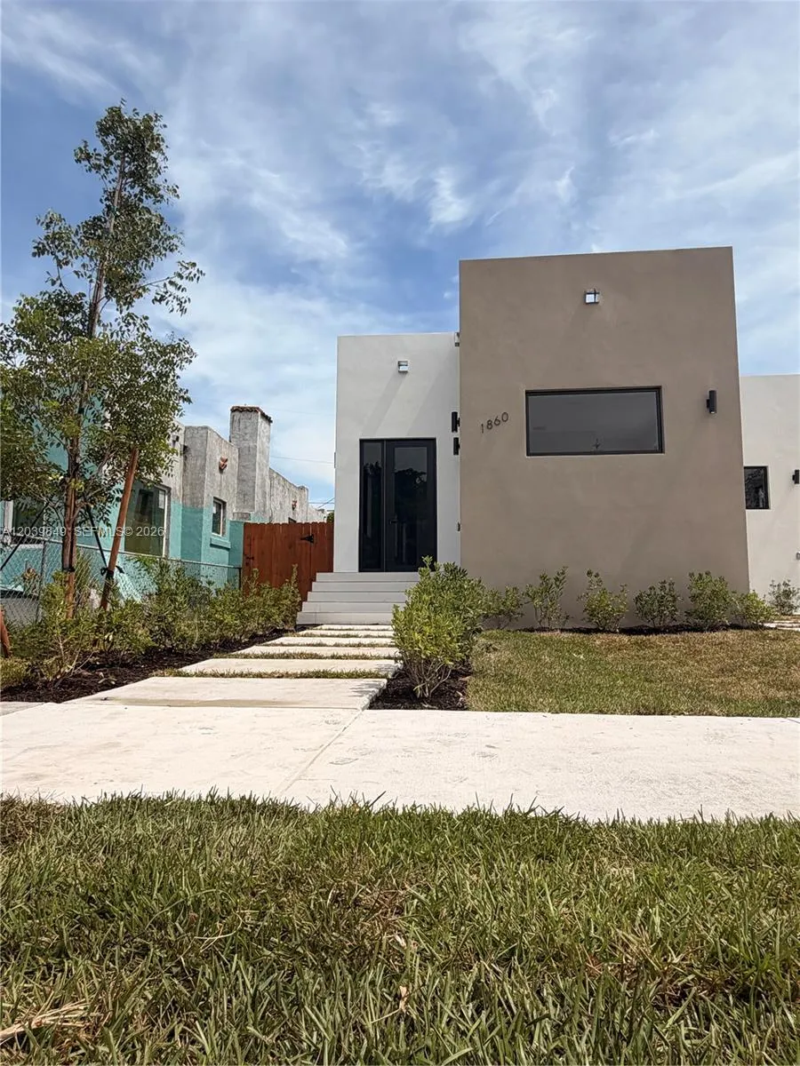 Vendido 1860 NW 48th Street, Miami, FL 33142, Miami, FL 33142